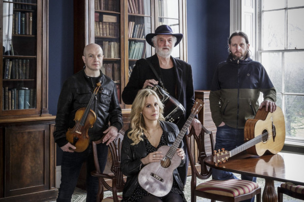 Pavilion Theatre - Heidi Talbot, voice/ukulele Breanndán Ó Beaglaoich, voice/accordion John McCusker, violin/whistles Paul Meehan, guitar Pavilion Theatre - Heidi Talbot, voice/ukulele Breanndán Ó Beaglaoich, voice/accordion John McCusker, violin/whistles Paul Meehan, guitar