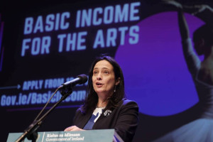 Recipients of Basic Income for the Arts Report a 10% Decrease in Depression and Anxiety