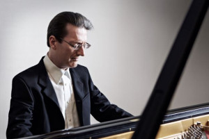 Llŷr Williams Piano Series 2023-2025: Exploring Genius: Haydn to Schumann