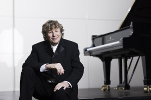 Piers Lane plays the complete nocturnes by Chopin