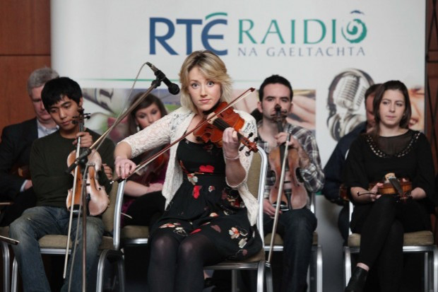 From 2RN to International Meta-Community: Irish National Radio and Traditional Music    