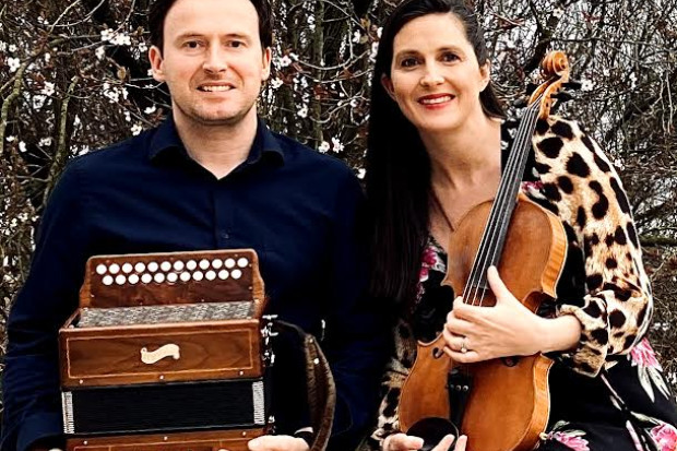 Martin O'Connell (accordion/melodeon) Marie-Louise Bowe (fiddle/viola) & Guests Martin O'Connell (accordion/melodeon) Marie-Louise Bowe (fiddle/viola) & Guests
