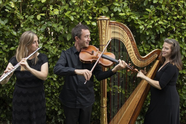 &quot;To a Child Dancing in the Wind&quot; - Trio Táin and Catherine Redding