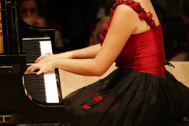 Pianist Katya Grineva Celebrates Holidays at Carnegie