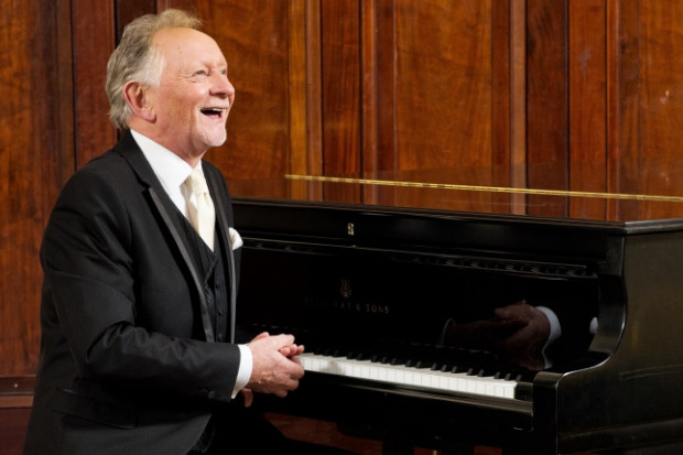 FESTIVE REFLECTIONS: An Evening with Phil Coulter