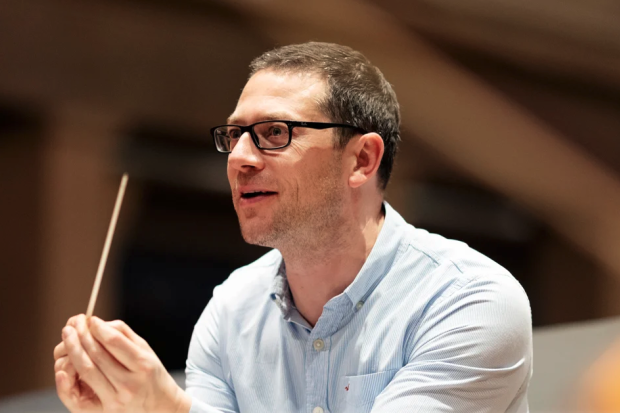 John Wilson conducts the RTÉ National Symphony Orchestra