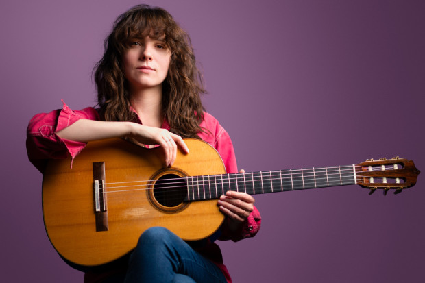 Laura Snowden (classical, folk and contemporary guitar)